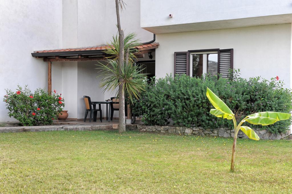 Villaggio Pineta Petto Bianco Capo Vaticano Habitación foto