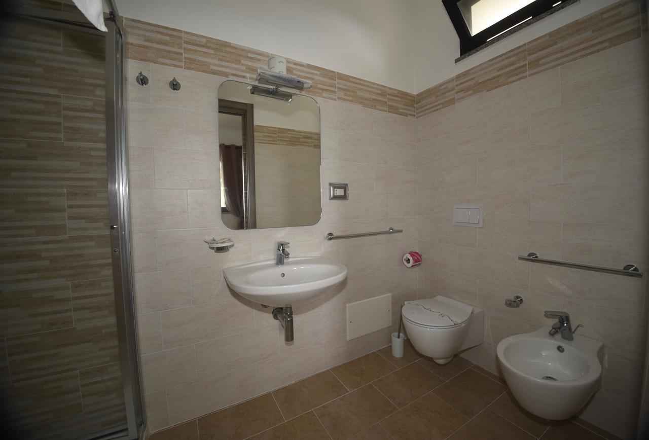 Villaggio Pineta Petto Bianco Capo Vaticano Habitación foto